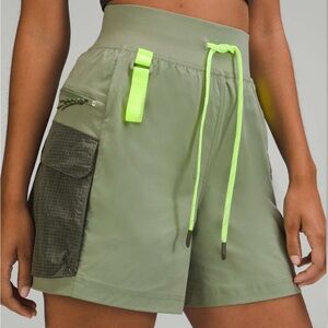 $88 Lululemon Multi-Pocket Cargo High-Rise Hiking Short 5"
Laurel Green, EUC